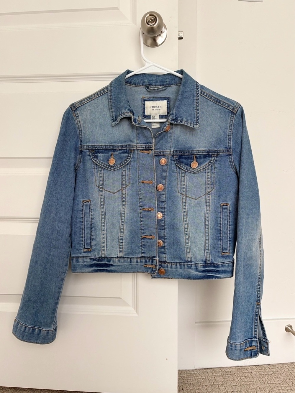 Forever21 Cropped Denim Jean Jacket in Medium Wash - Size Small